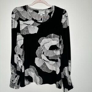 Chicos Blouse Black White Floral Long Smocked Sleeve knit 
Size L
